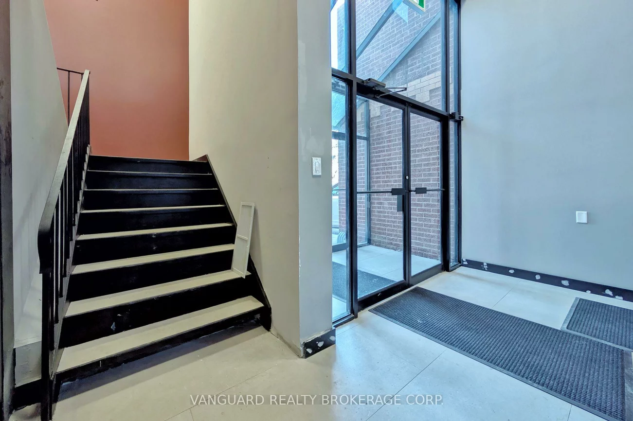 191, Vinyl, Steeles West Industrial, Vaughan