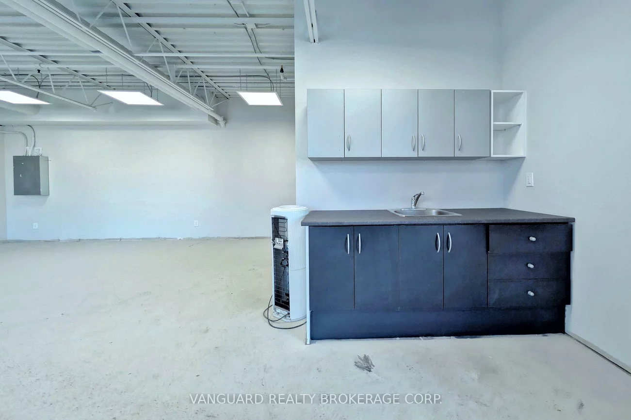 191, Vinyl, Steeles West Industrial, Vaughan