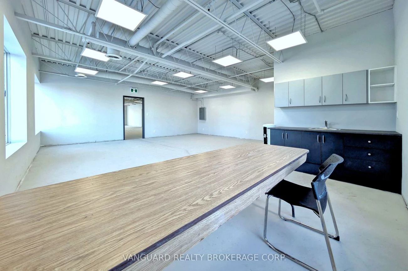 191, Vinyl, Steeles West Industrial, Vaughan