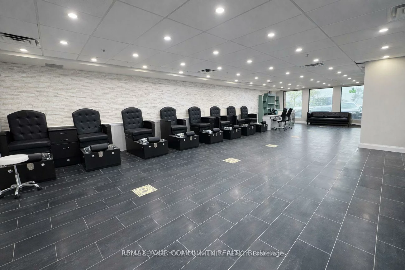 136, Winges, Pine Valley Business Park, Vaughan