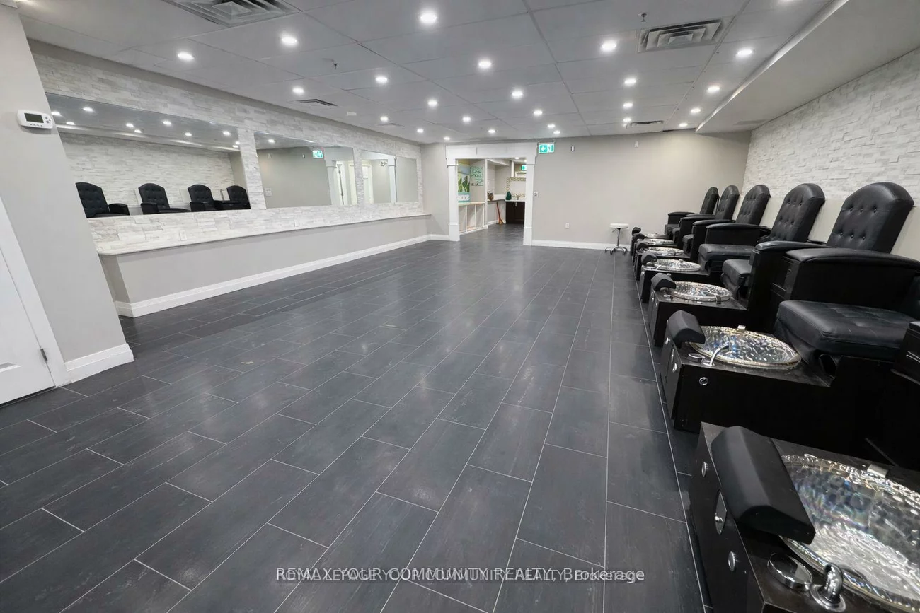 136, Winges, Pine Valley Business Park, Vaughan