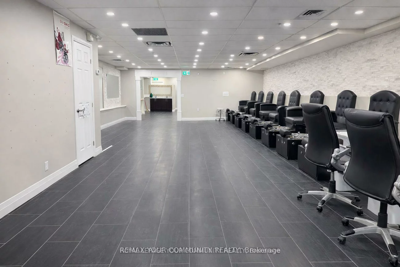 136, Winges, Pine Valley Business Park, Vaughan