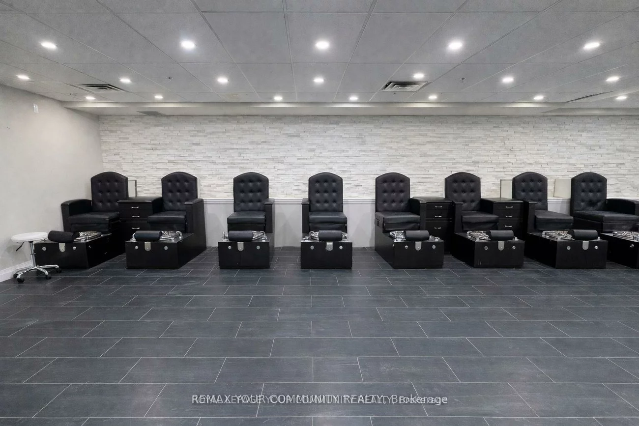 136, Winges, Pine Valley Business Park, Vaughan