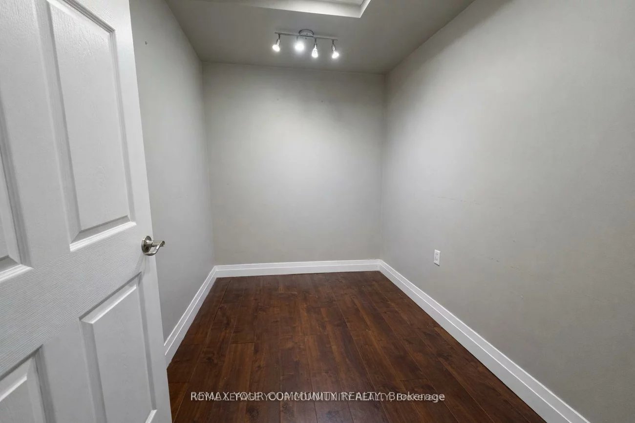 136, Winges, Pine Valley Business Park, Vaughan