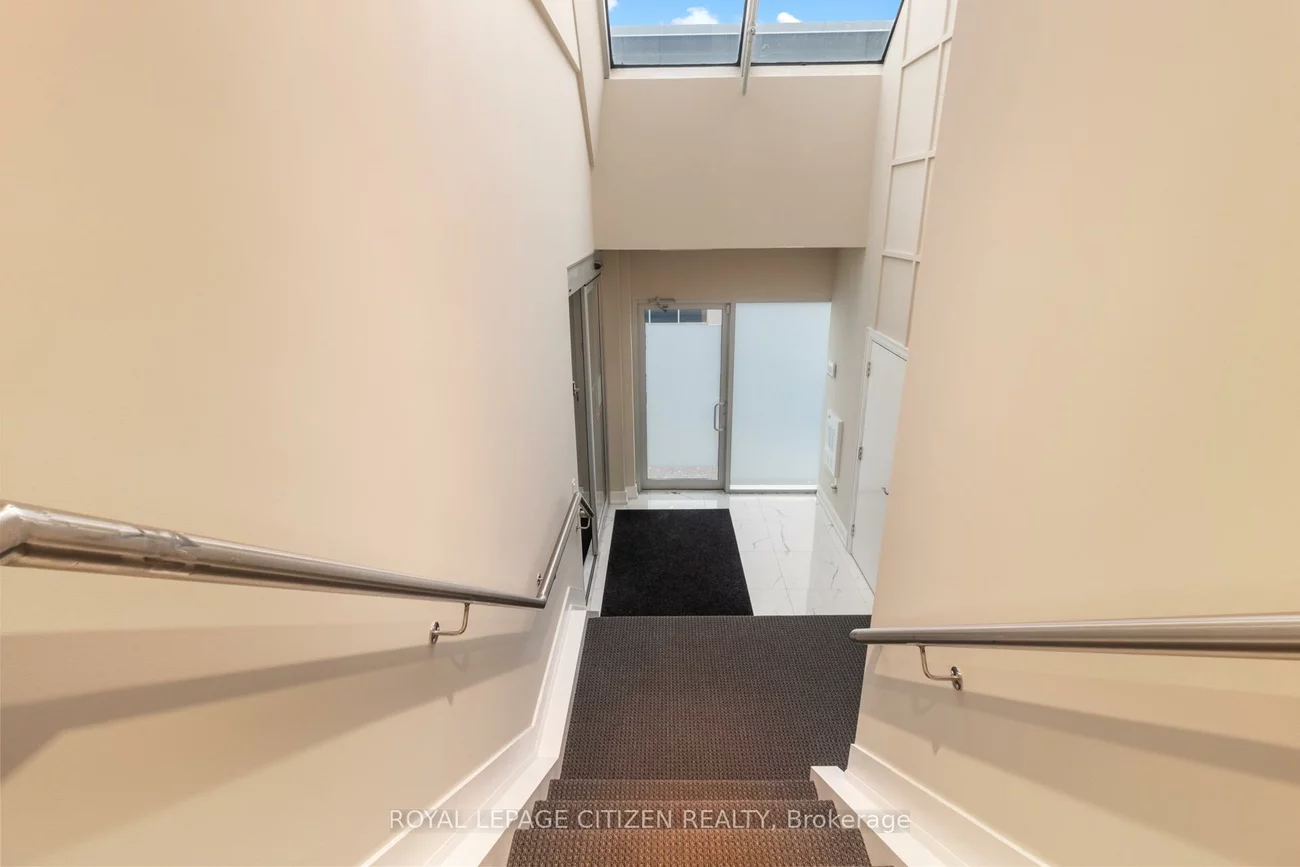 27, Roytec, East Woodbridge, Vaughan