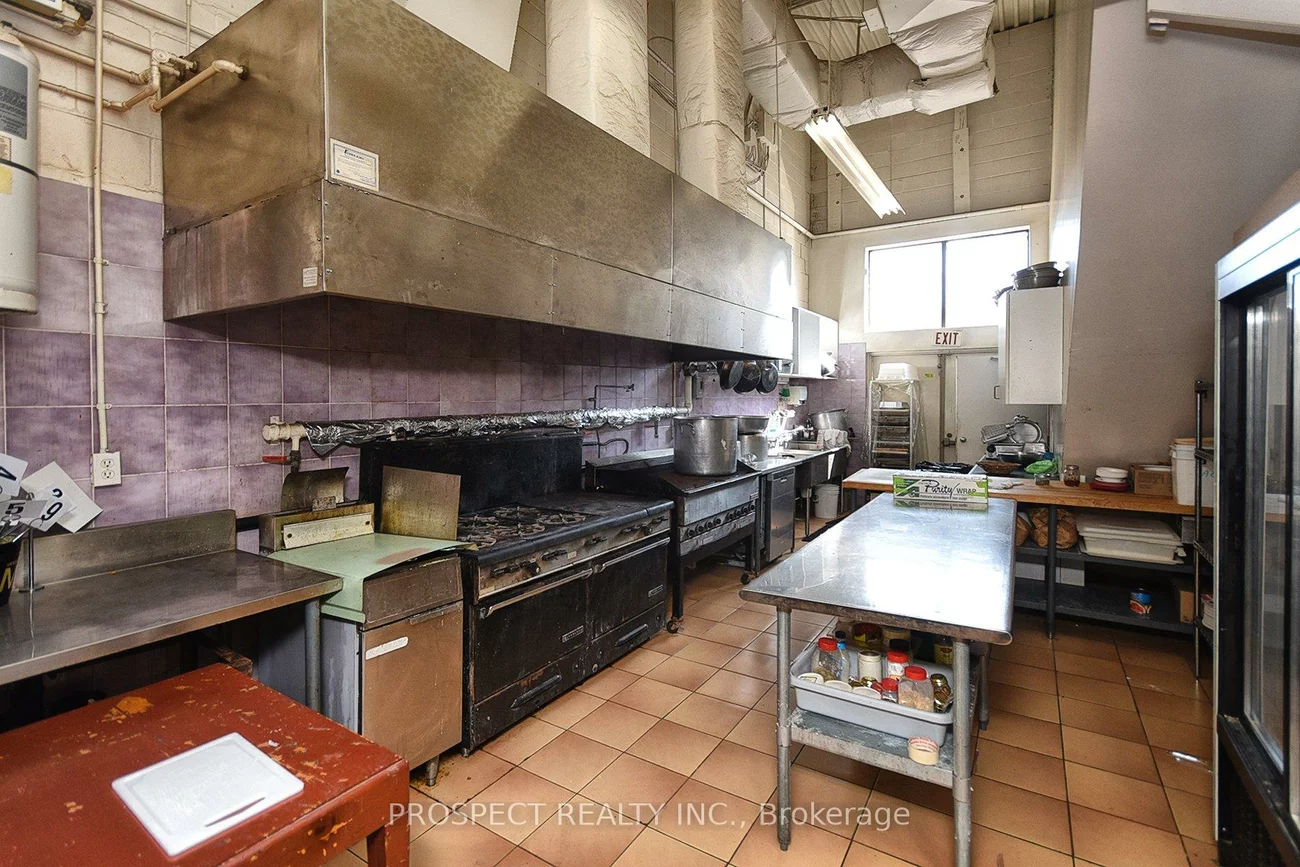 180, Winges, Pine Valley Business Park, Vaughan