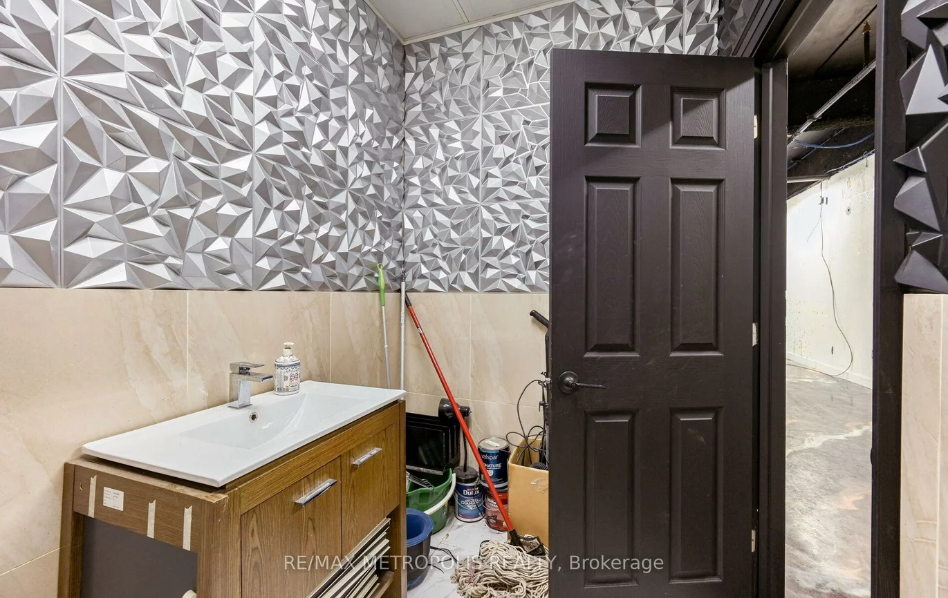 9699, Jane, Maple, Vaughan