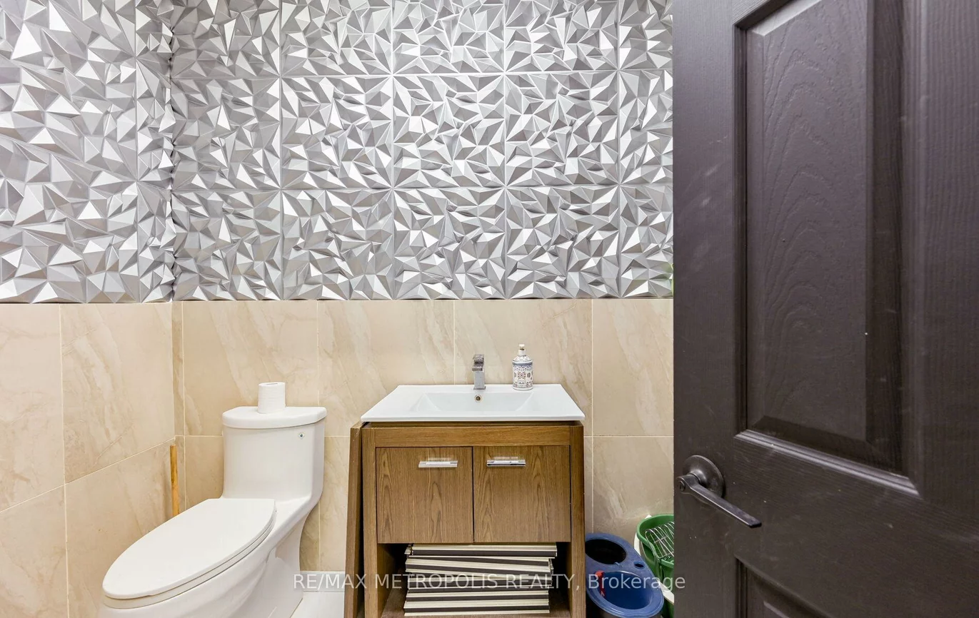 9699, Jane, Maple, Vaughan