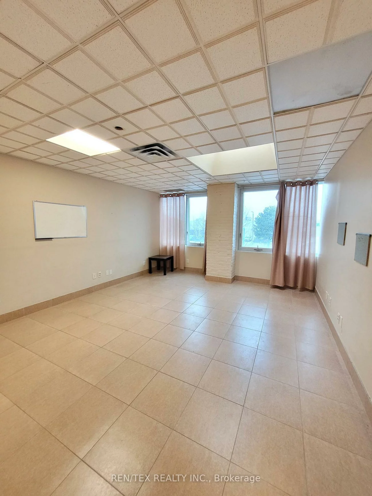 27, Roytec, East Woodbridge, Vaughan