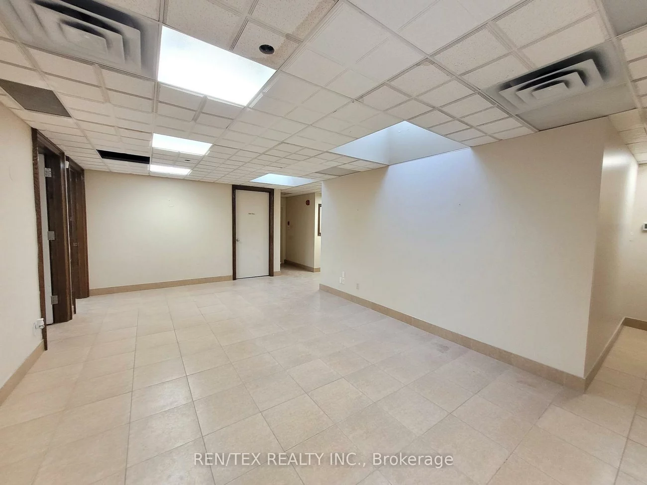 27, Roytec, East Woodbridge, Vaughan