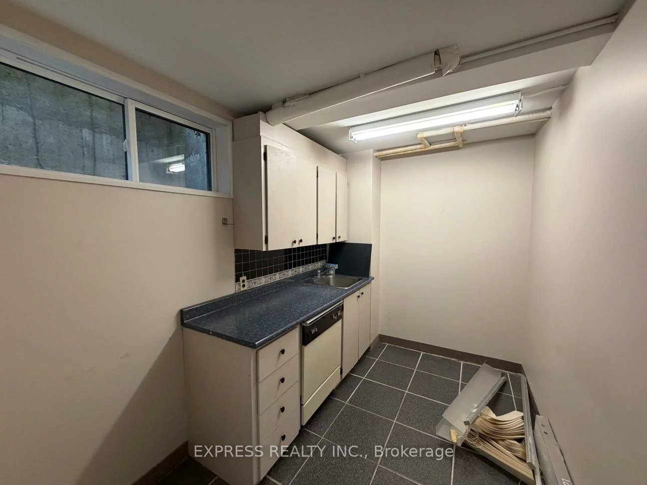 8300, Yonge, Uplands, Vaughan