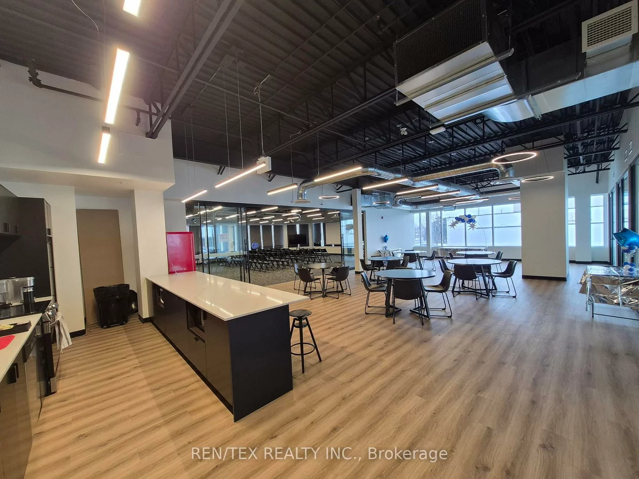 28, Roytec, West Woodbridge, Vaughan