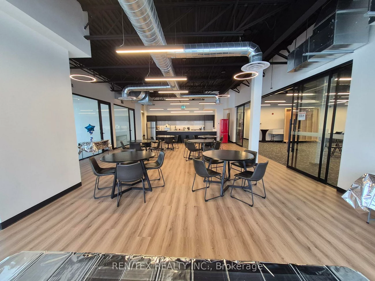 28, Roytec, West Woodbridge, Vaughan