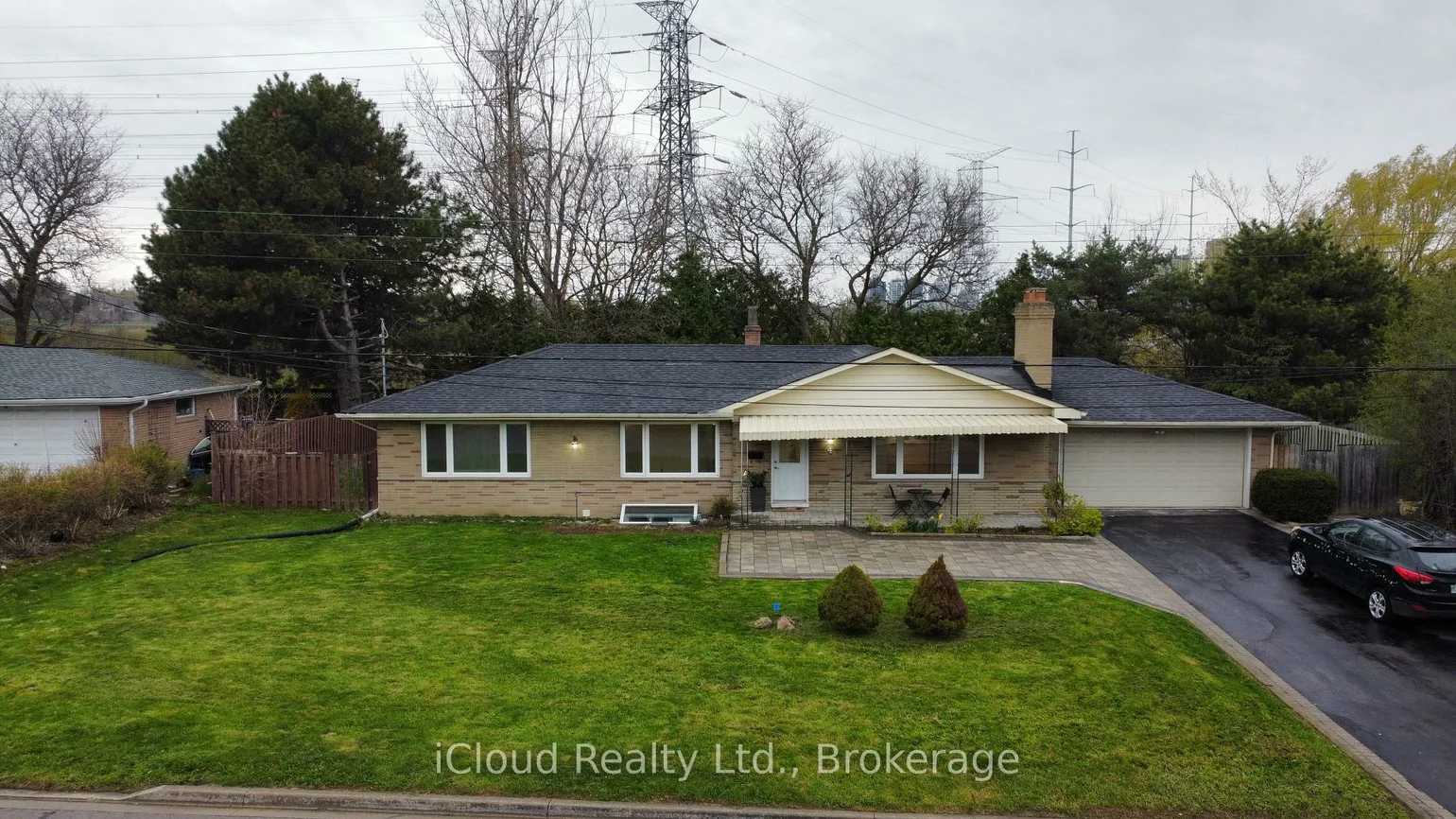 4, Longbridge, Uplands, Vaughan