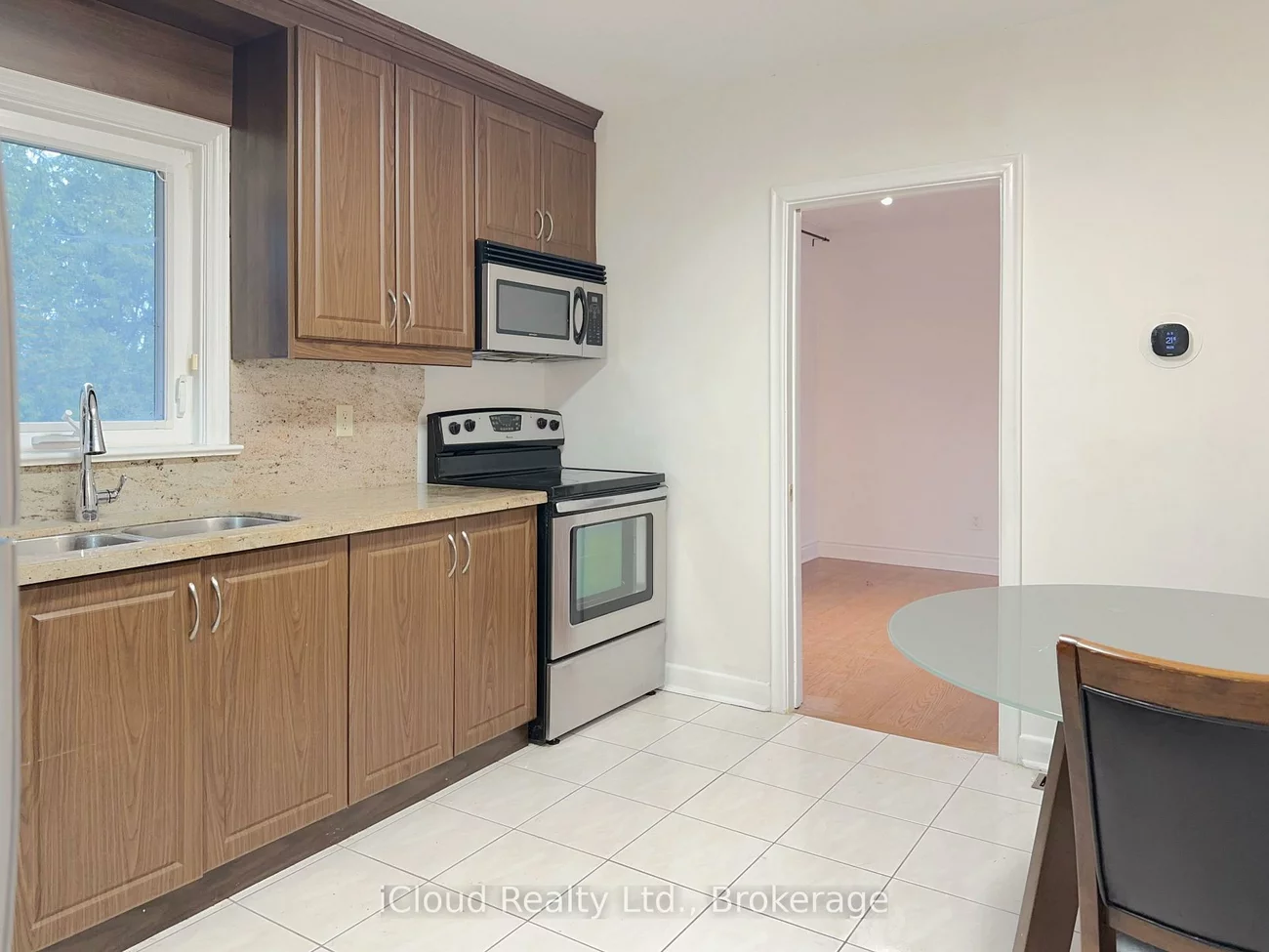 4, Longbridge, Uplands, Vaughan