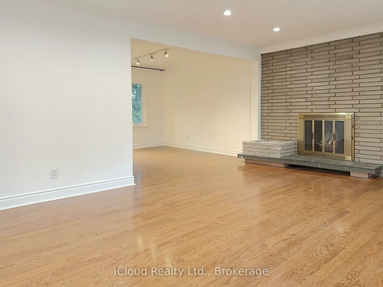 4, Longbridge, Uplands, Vaughan