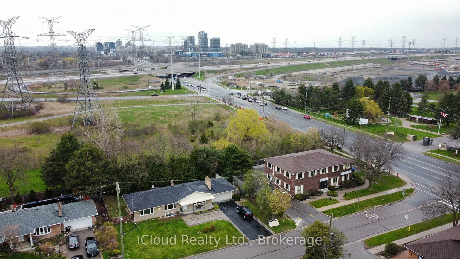 4, Longbridge, Uplands, Vaughan