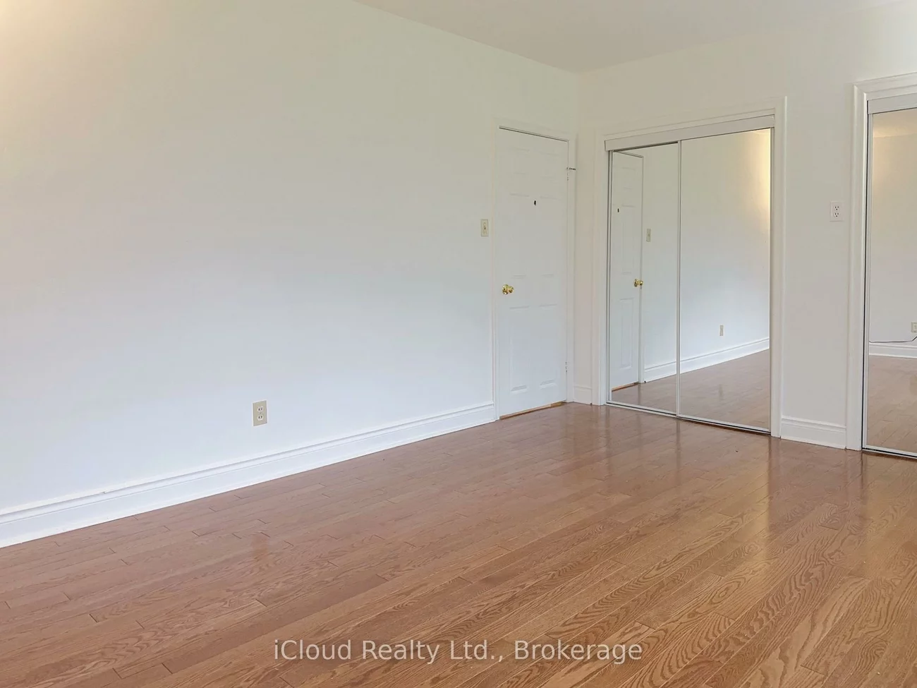4, Longbridge, Uplands, Vaughan