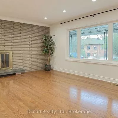 4, Longbridge, Uplands, Vaughan