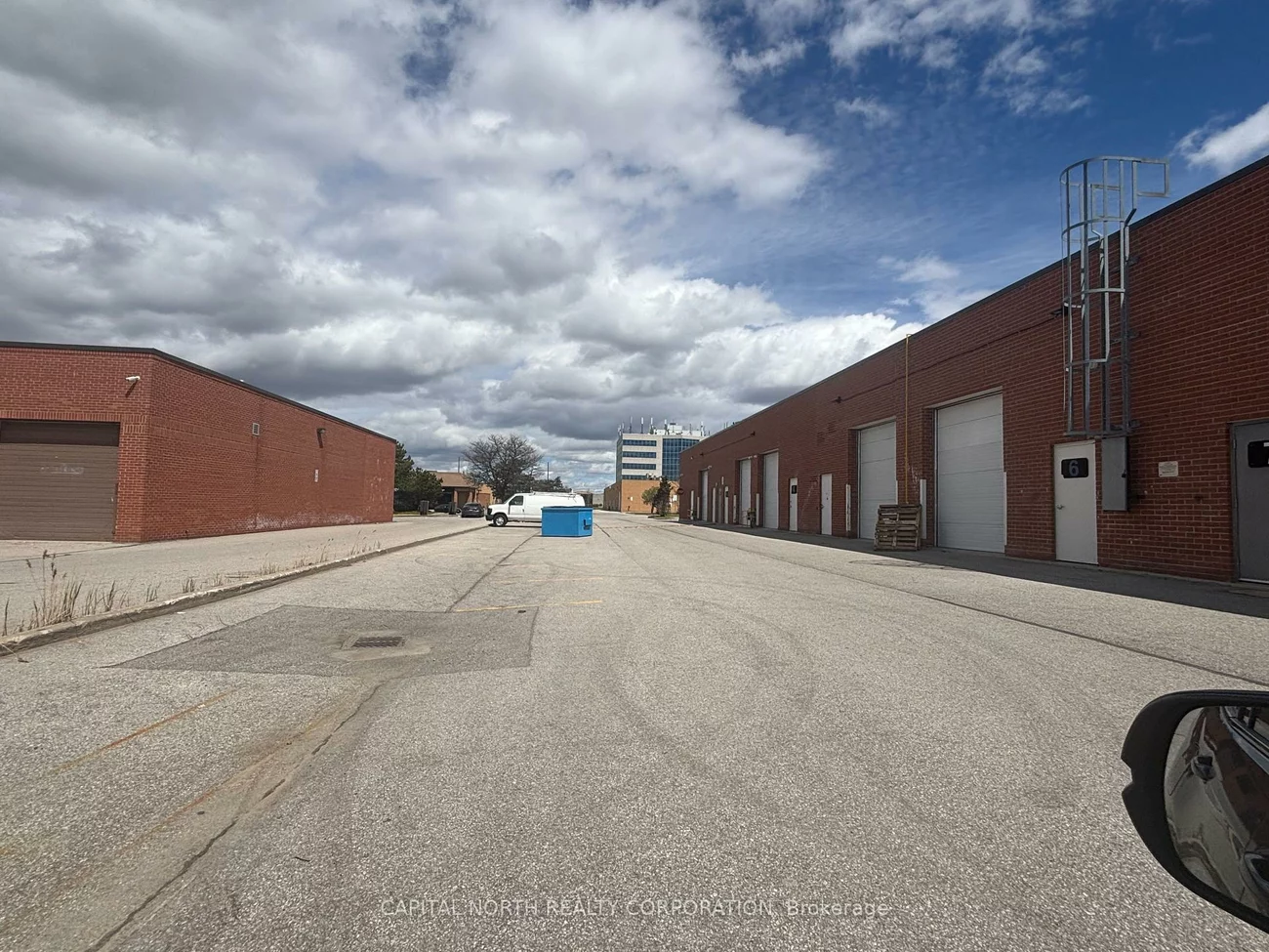 41, Winges, Pine Valley Business Park, Vaughan