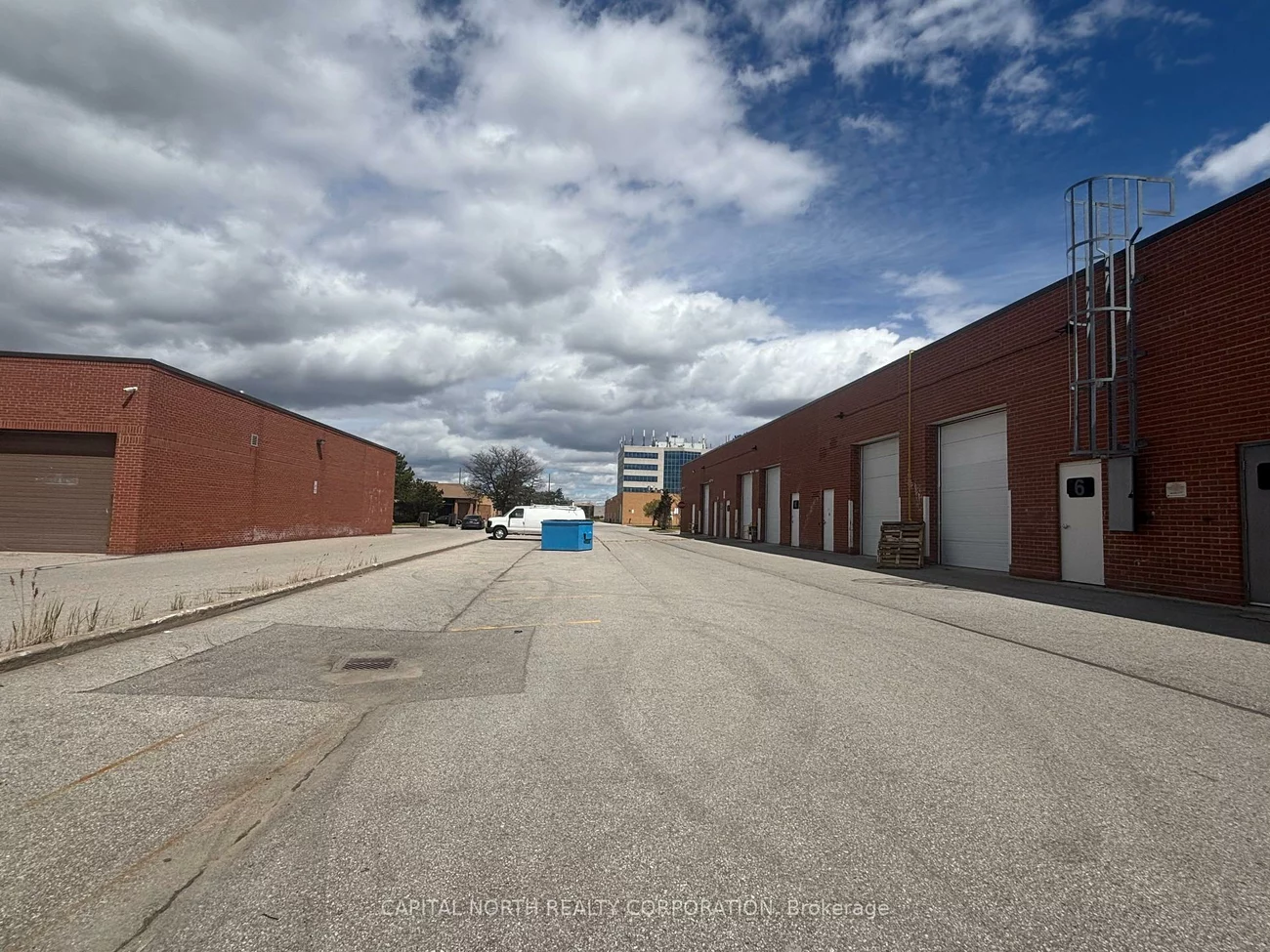 41, Winges, Pine Valley Business Park, Vaughan