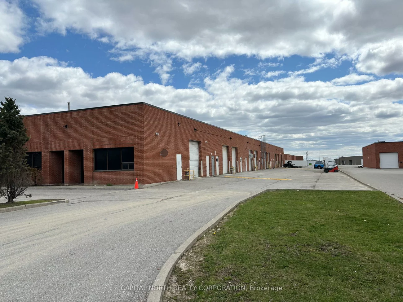 41, Winges, Pine Valley Business Park, Vaughan