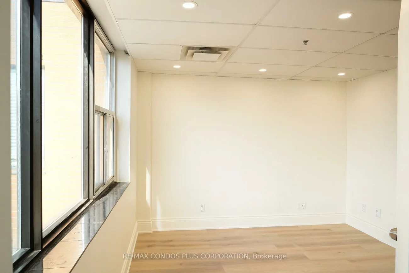 260, Regina, West Woodbridge Industrial Area, Vaughan