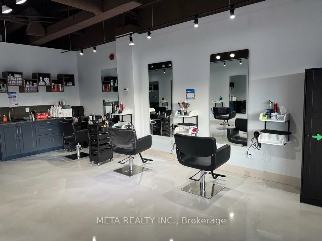 390, Steeles, Crestwood-Springfarm-Yorkhill, Vaughan