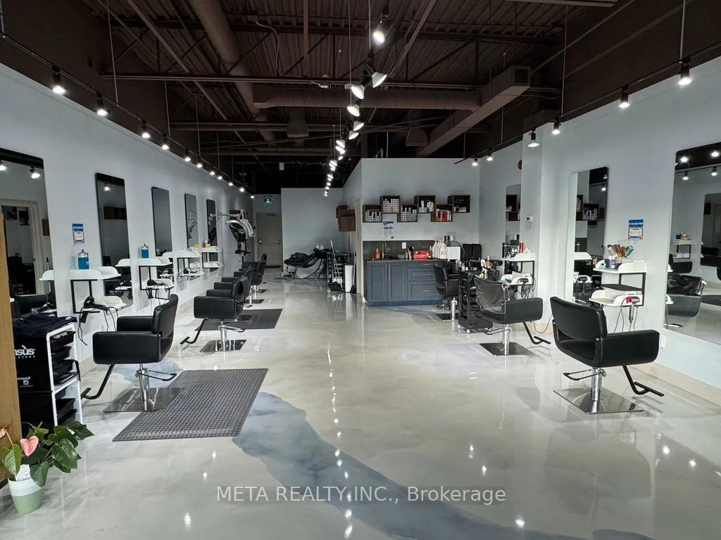 390, Steeles, Crestwood-Springfarm-Yorkhill, Vaughan