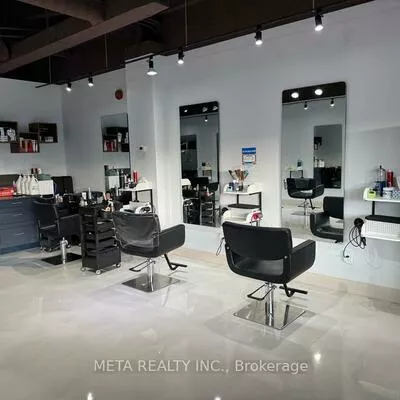 390, Steeles, Crestwood-Springfarm-Yorkhill, Vaughan