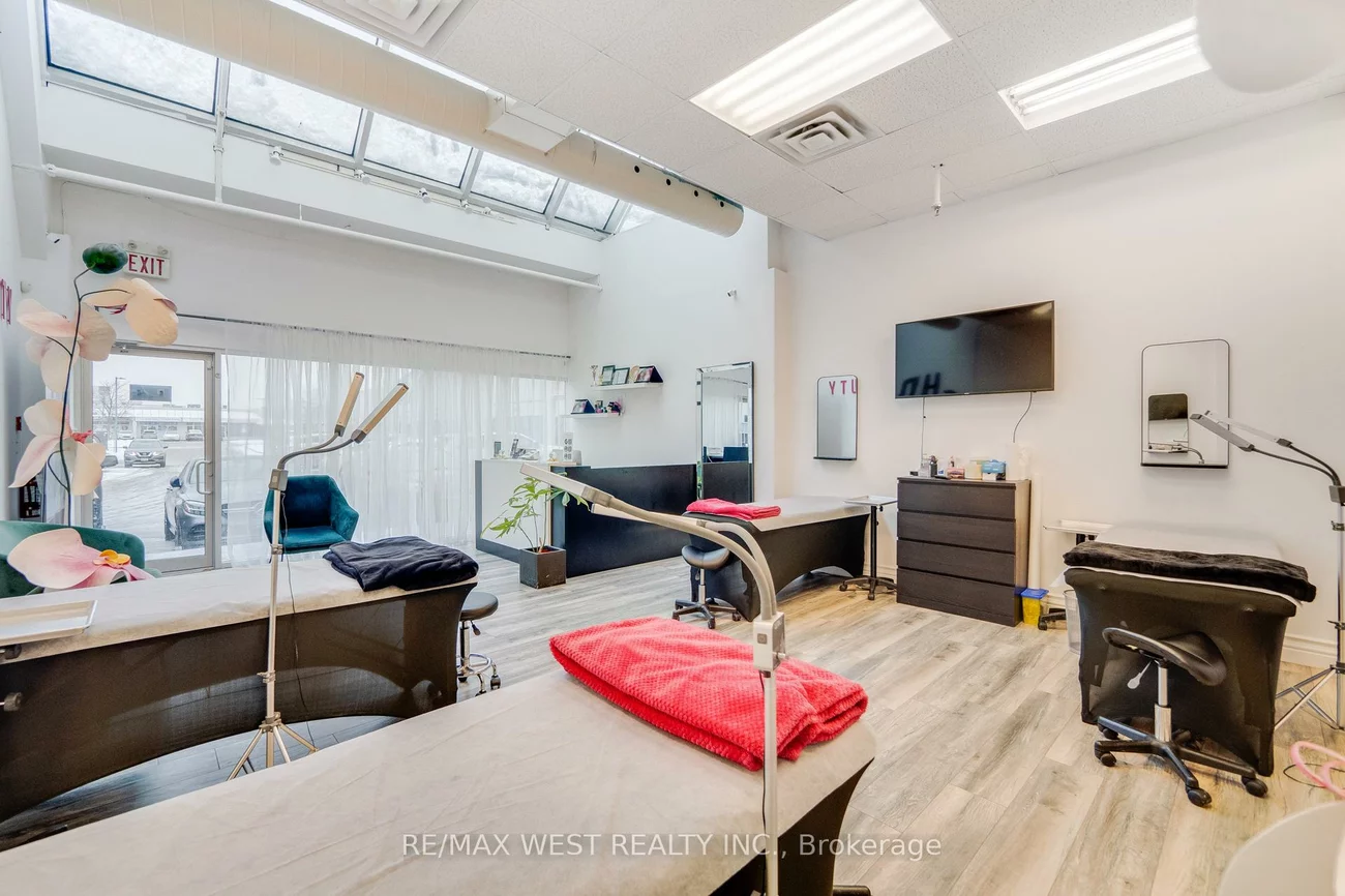 27, Roytec, East Woodbridge, Vaughan
