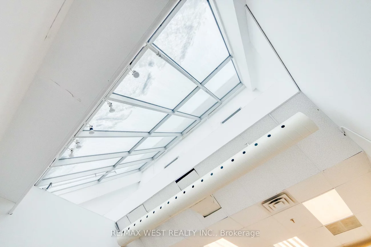 27, Roytec, East Woodbridge, Vaughan