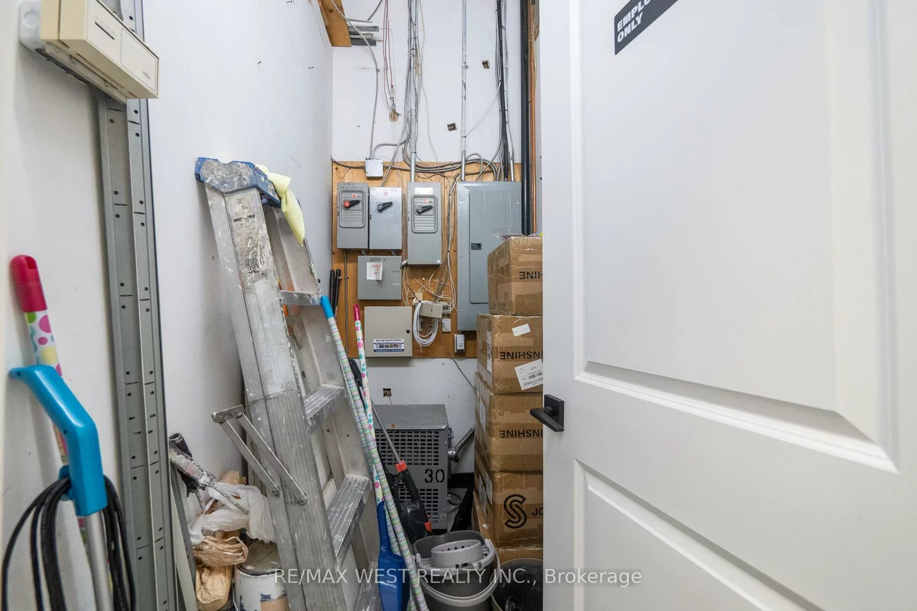 27, Roytec, East Woodbridge, Vaughan