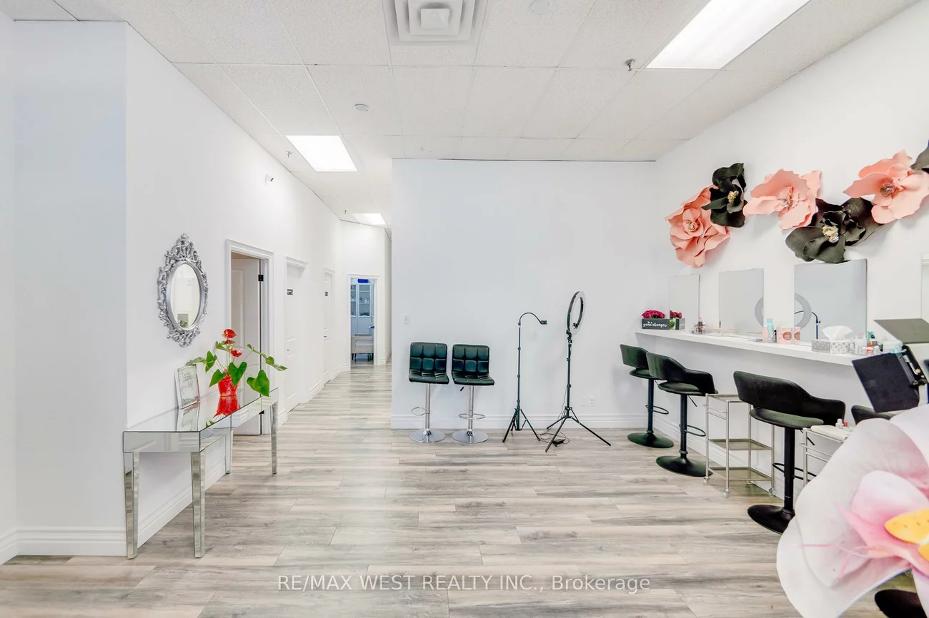 27, Roytec, East Woodbridge, Vaughan