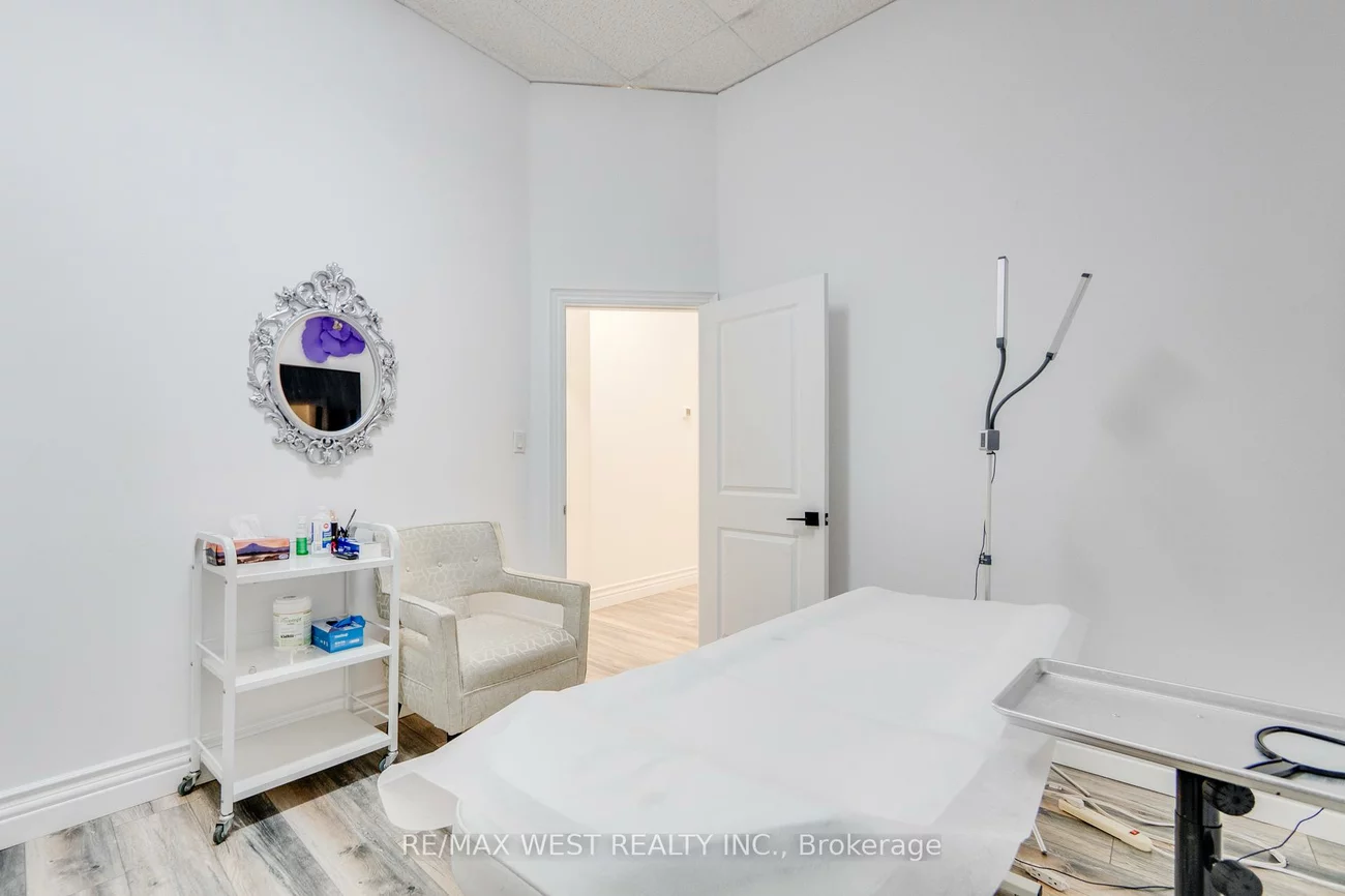27, Roytec, East Woodbridge, Vaughan
