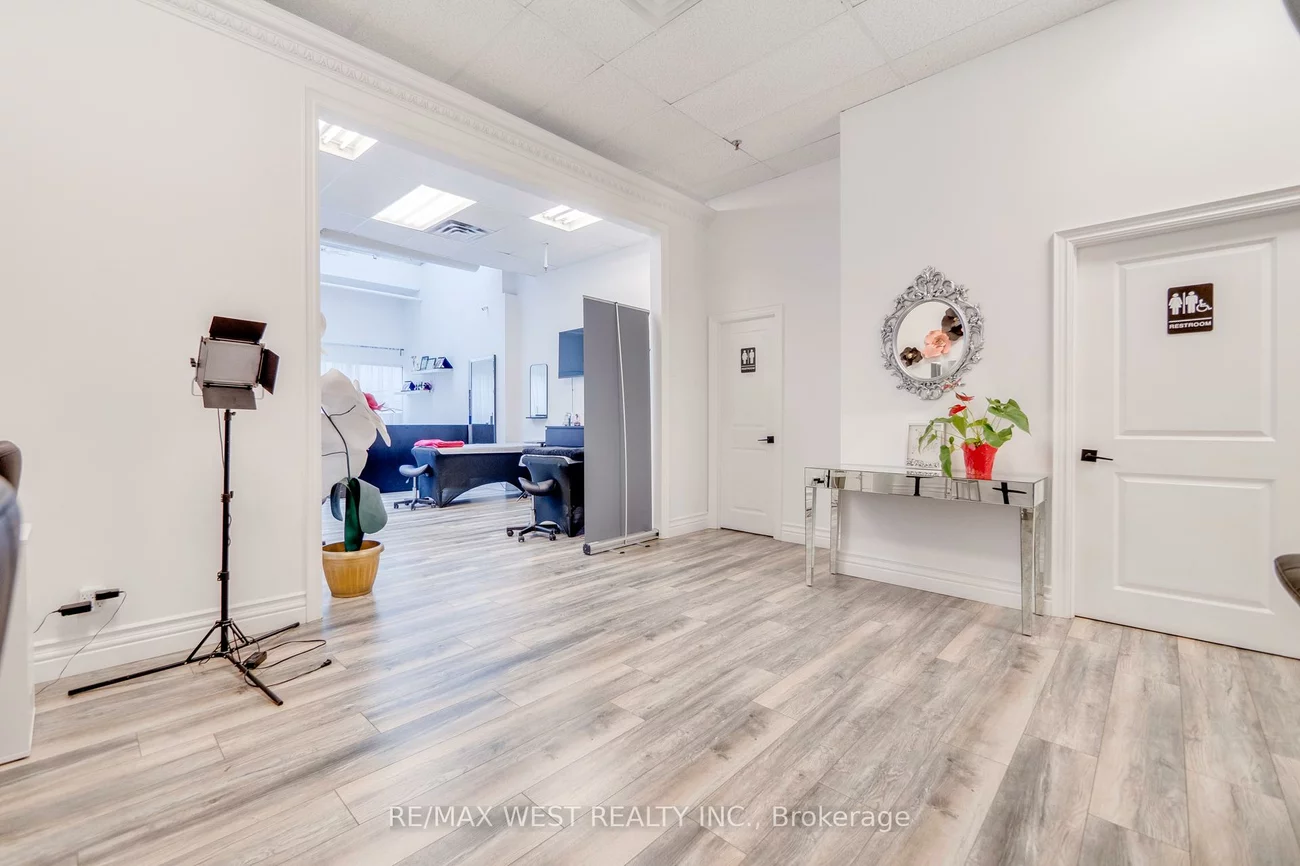 27, Roytec, East Woodbridge, Vaughan
