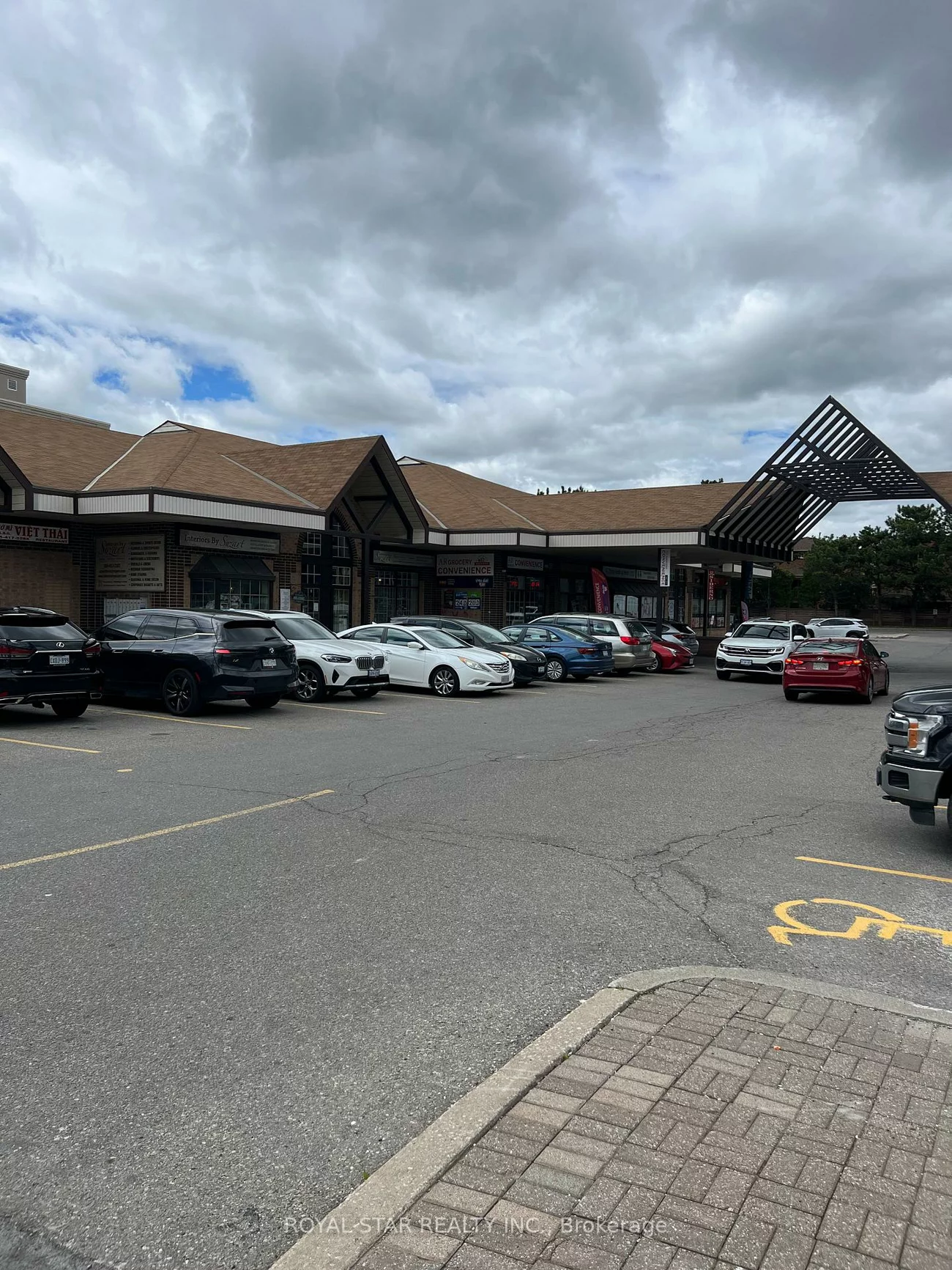 2354, Major Mackenzie, Maple, Vaughan