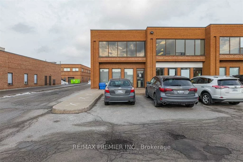 136, Winges, Pine Valley Business Park, Vaughan