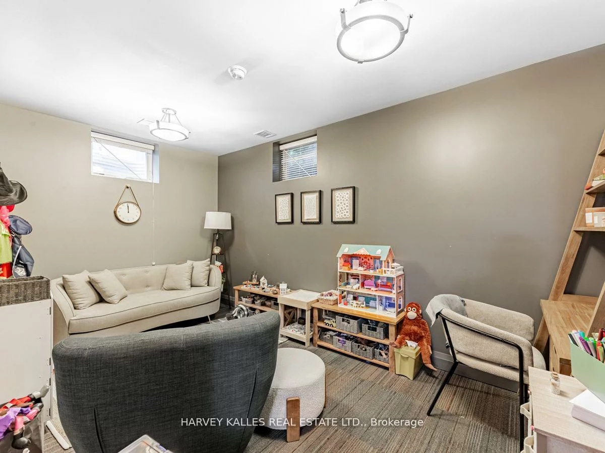 80, Centre, Uplands, Vaughan