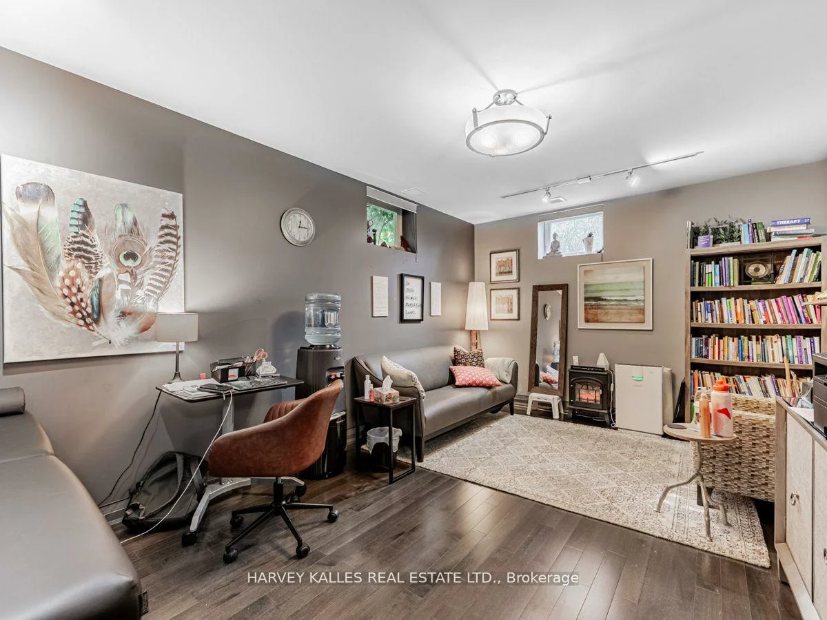 80, Centre, Uplands, Vaughan