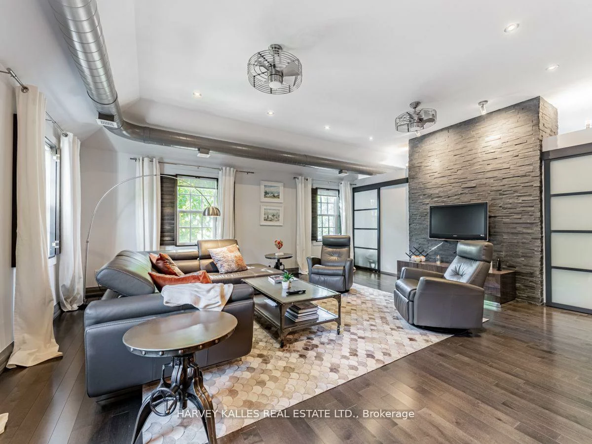 80, Centre, Uplands, Vaughan