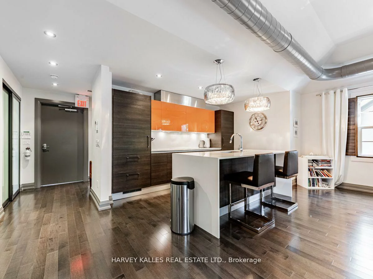 80, Centre, Uplands, Vaughan