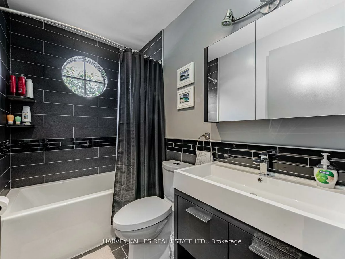 80, Centre, Uplands, Vaughan
