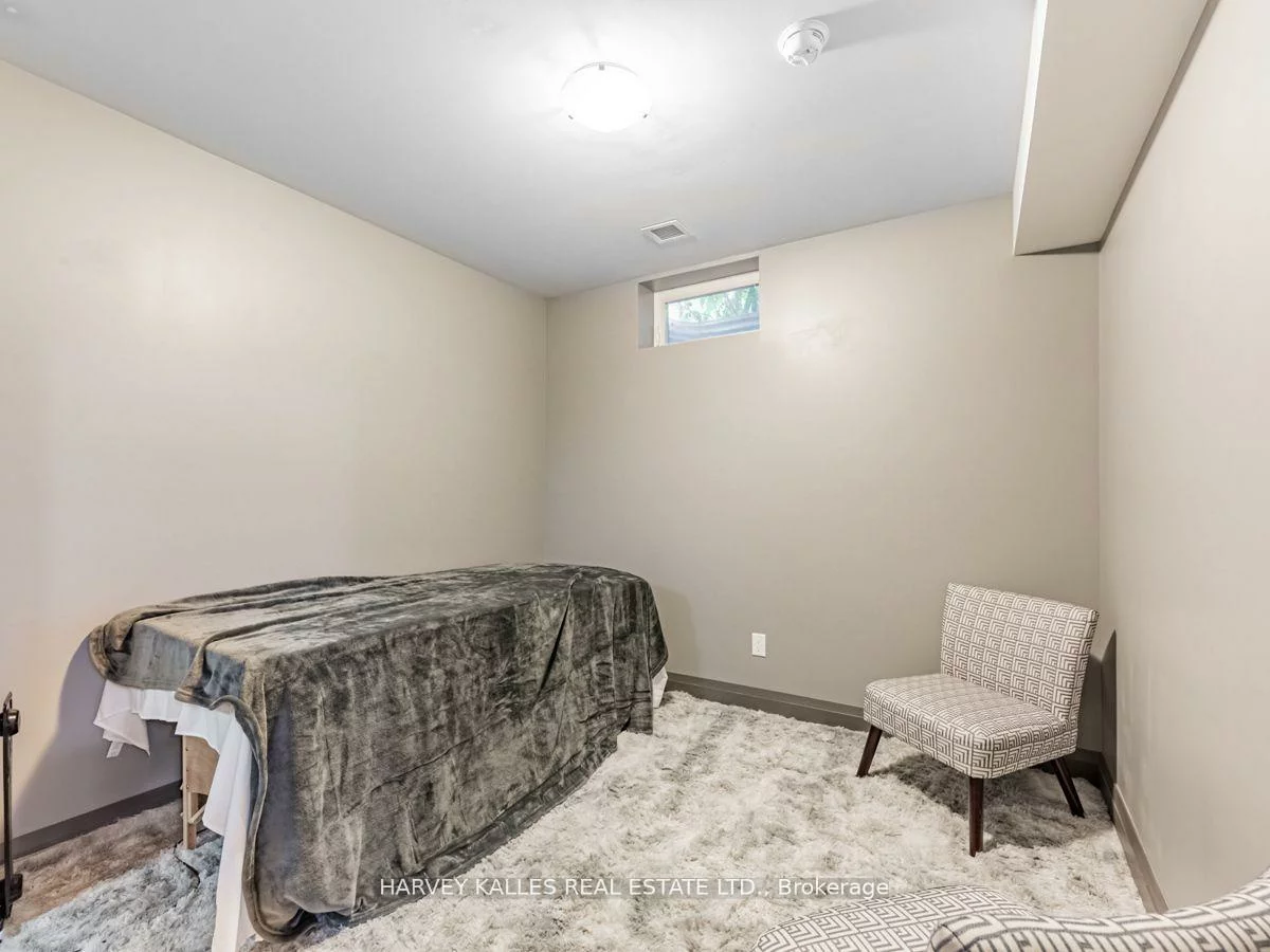 80, Centre, Uplands, Vaughan