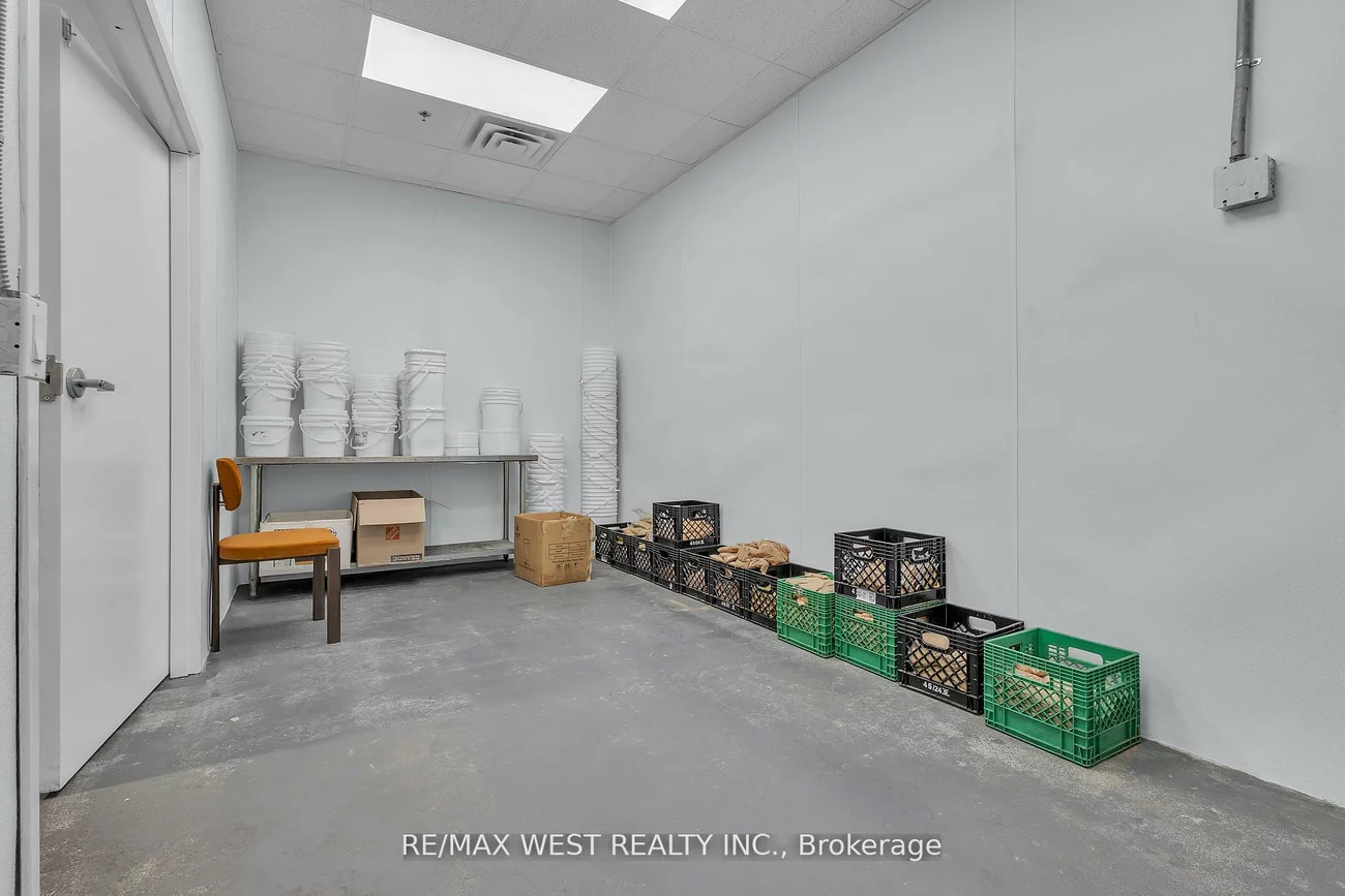 418, Hanlan, Steeles West Industrial, Vaughan