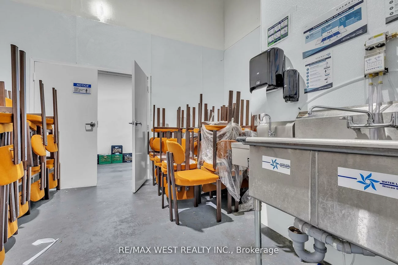 418, Hanlan, Steeles West Industrial, Vaughan