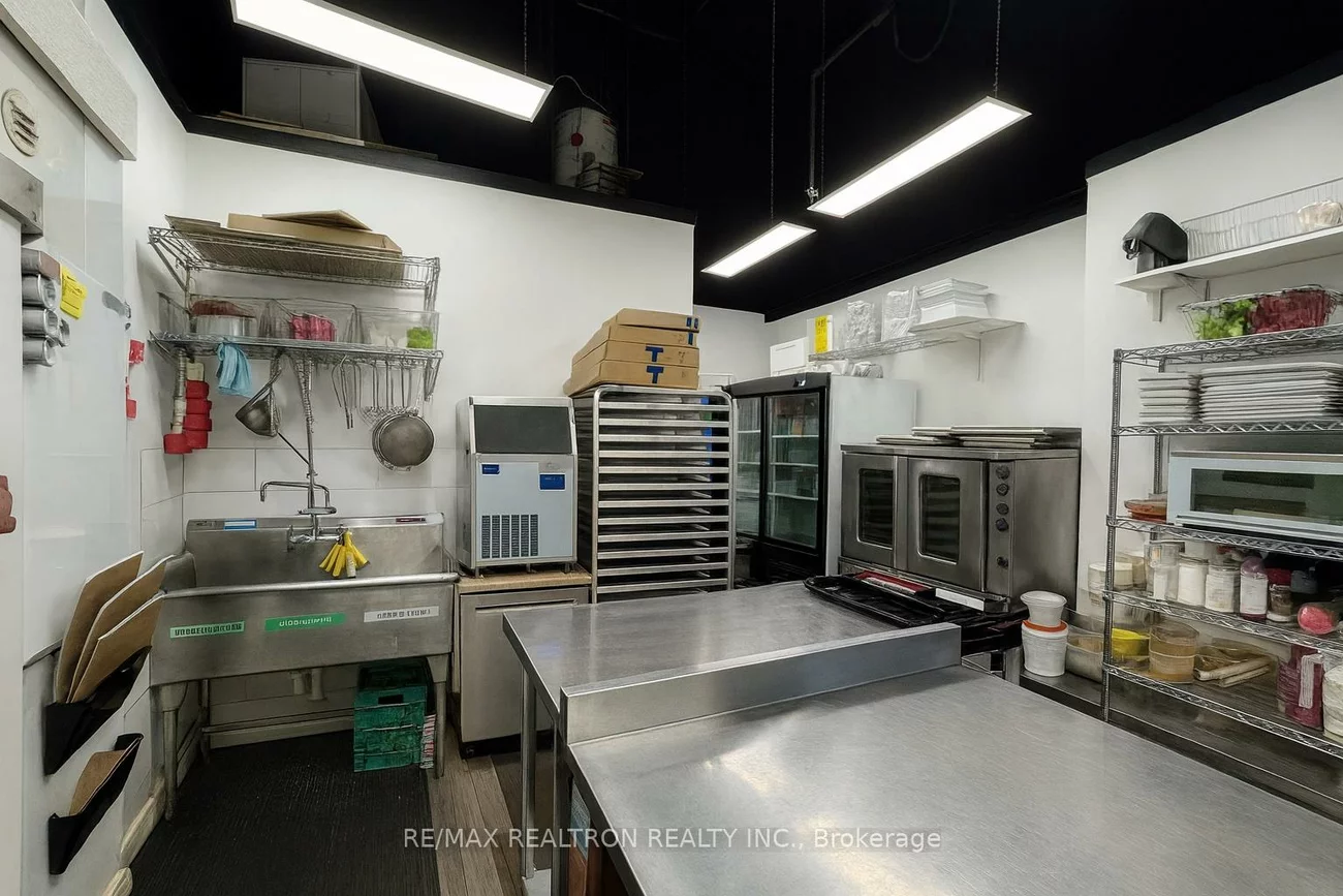 1450, Centre, Beverley Glen, Vaughan