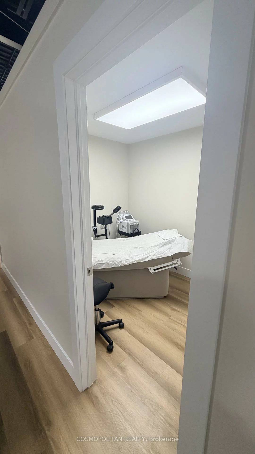 1118, CENTRE, Beverley Glen, Vaughan