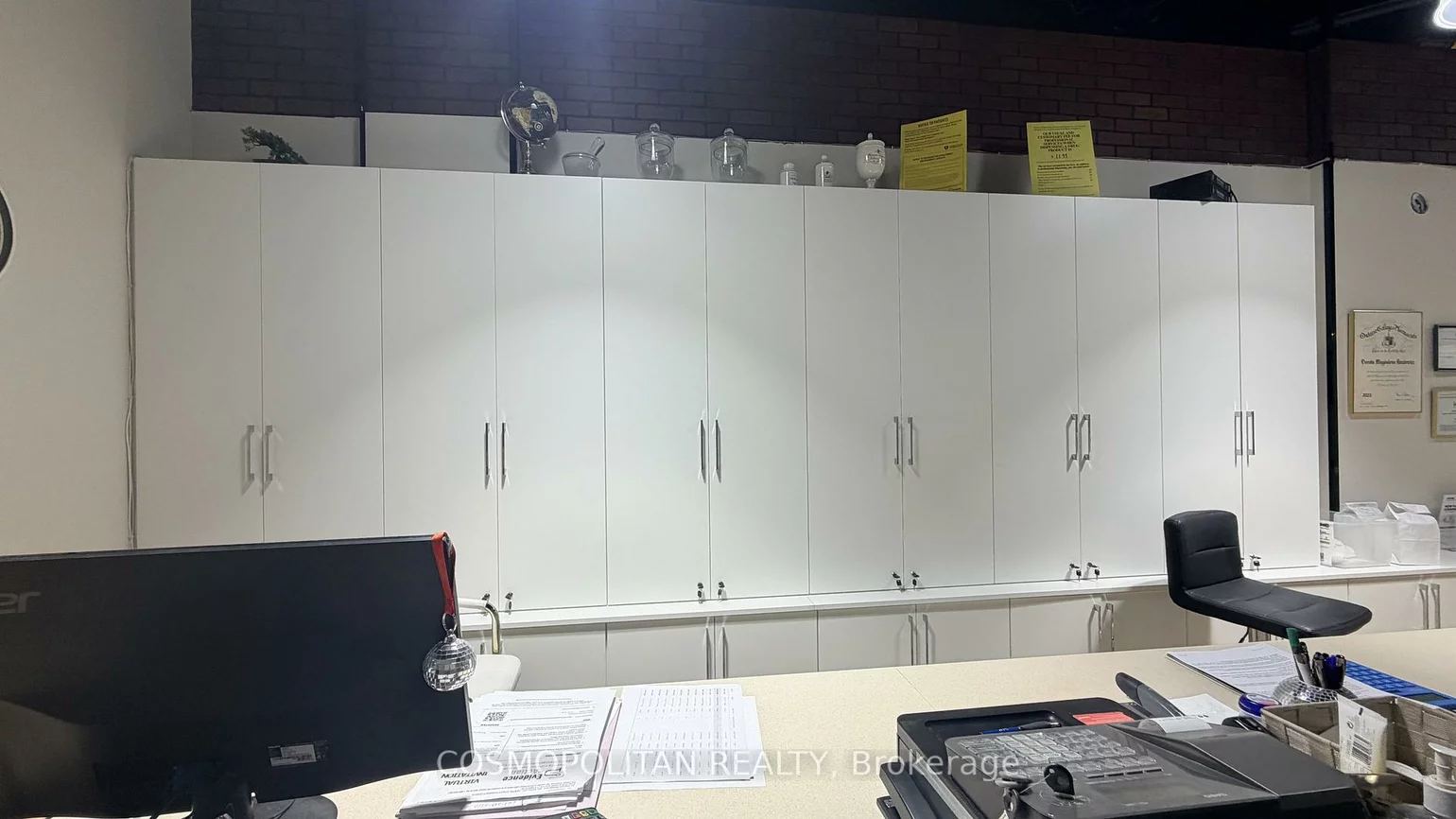 1118, CENTRE, Beverley Glen, Vaughan