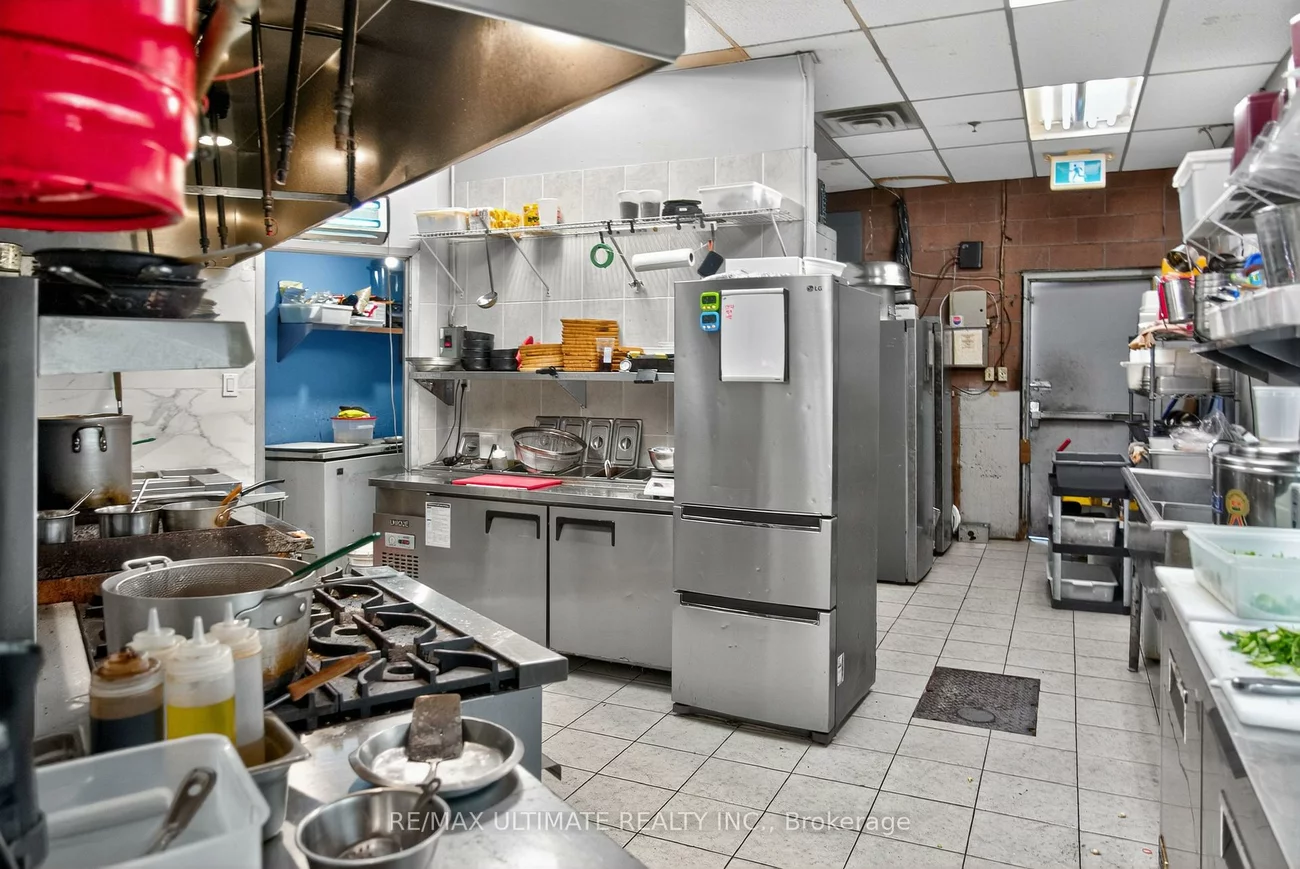 100, Steeles, Crestwood-Springfarm-Yorkhill, Vaughan